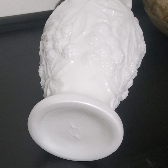 Vintage Imperial Glass Milk Glass Vase - Picture 6 of 6